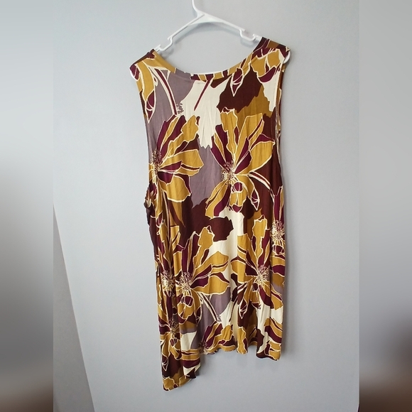 LOGO Sleeveless Deep Red & Mustard Yellow Floral Asymetrical Top Women's Size 2X - Picture 4 of 4